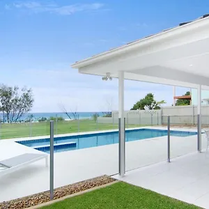 Sentosa On Tugun - Beachfront 5 Bedroom Gold Coast